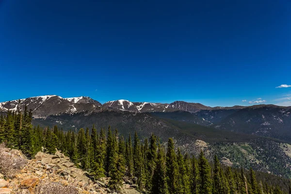 Vista da curva do arco-íris no Parque Nacional da Montanha Rochosa — Fotografia de Stock