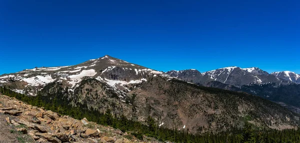 Vista da curva do arco-íris no Parque Nacional da Montanha Rochosa — Fotografia de Stock