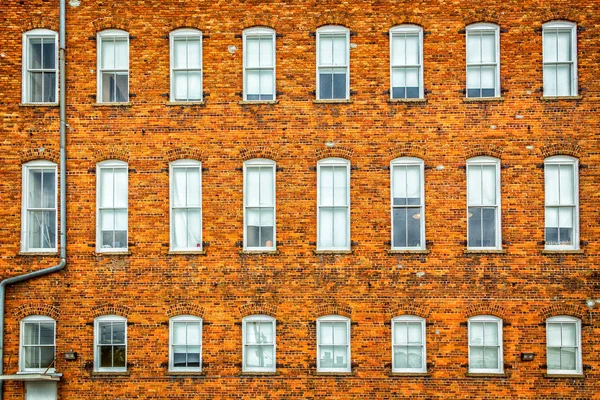 Windows のレンガの壁 — ストック写真