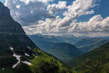 Montana 'nın Rocky Dağları' ndaki Buzul Ulusal Parkı.