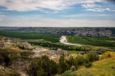 Kuzey Dakota 'daki Theodore Roosevelt Ulusal Parkı' nın kuzey ünitesine panoramik bir bakış açısı.