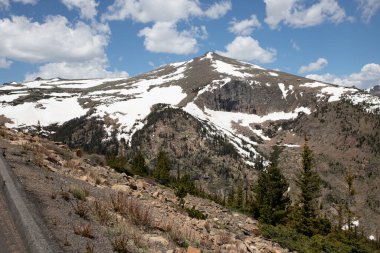 Colorado 'daki Rocky Dağı Ulusal Parkı' nın Trail Ridge Yolu 'ndan panoramik bir görüntüsü..