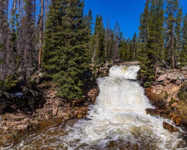 Provo River Falls, Utah Wasatch Ulusal Ormanı 'nda bir şelale serisidir..