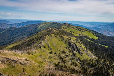 Cennetin Kapısı Vista, Batı Idaho 'daki Yedi Şeytani Dağ' a ve Hells Canyon Ulusal Eğlence Bölgesi 'ne bakıyor..