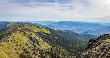 Cennetin Kapısı Vista, Batı Idaho 'daki Yedi Şeytani Dağ' a ve Hells Canyon Ulusal Eğlence Bölgesi 'ne bakıyor..