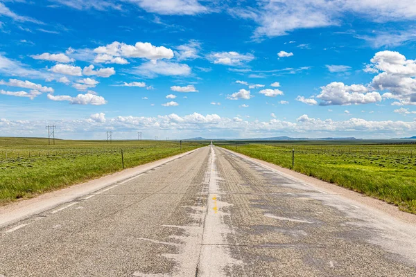 Tramo Recto Autopista Wyoming 487 Cerca Montaña Casper Mientras Pasa —  Fotos de Stock