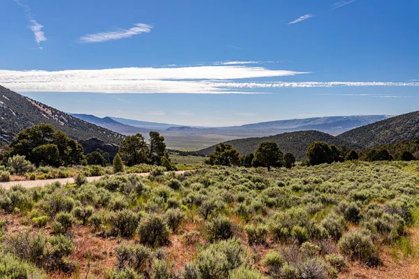 Idaho 'daki Kayalar Şehri' ndeki Circle Creek Overlook Yolu 'ndan Smoky Mountain' ın görüntüsü.
