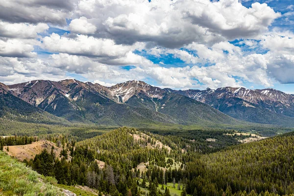 アイダホ州南部とユタ州北部の200万エーカーを覆うソーティ国立の森には ソーティ山脈とソーティ国立レクリエーション地域が含まれている — ストック写真