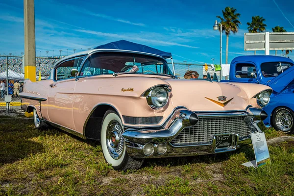 2018 Daytona Beach Usa November 2018 Pink 1957 Cadillac Coupe — 스톡 사진