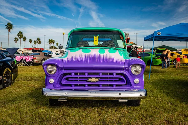 Daytona Beach Usa November 2018 Aangepast Geschilderd 1957 Chevrolet Apache — Stockfoto