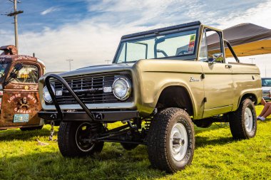 Daytona Plajı, FL / USA- 24 Kasım 2018: 1967 Ford Bronco 2 kapılı vagon Sonbahar 2018 Daytona Türkiye Koşu.