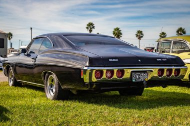 Daytona Plajı, FL / USA- 24 Kasım 2018: 1968 Siyah Chevrolet Impala SS 427-2 kapılı Daytona Türkiye Koşu 2018.