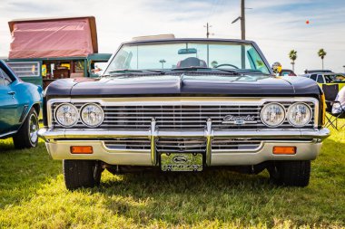 Daytona Plajı, FL / USA- 24 Kasım 2018: 1966 Siyah Chevrolet Impala SS 2 kapısı Daytona Türkiye Koşu 2018.