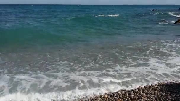 Sea waves surf on pebble coast of Black Sea — Stock Video