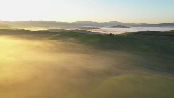 Toskánská Mlhavá Krajina Mlhavý Východ Slunce Toskánsku Letecký Pohled Dron — Stock video