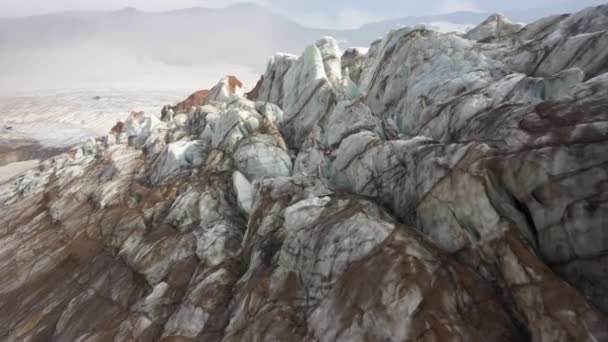 火山噴火口の氷河 カムチャツカのクレーターミスト ドローン映像 空中展望 — ストック動画