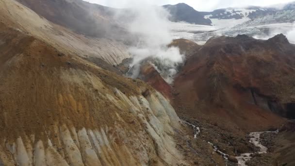 Vulkaanuitbarsting Vulkaankrater Kratermist Het Schiereiland Kamchatka Drone Video Luchtzicht — Stockvideo