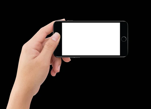 Изолированная левая рука человека держит черный мобильный телефон — стоковое фото