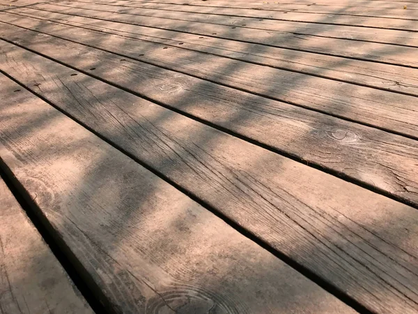 Piso etapa de madera marrón con detalle de grano de madera — Foto de Stock