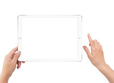 İzole sol beyaz tablet bilgisayar tutan eller