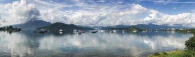 Panorama manzara fotoğrafları, dağ, doğa, tekneler l ile ilgili