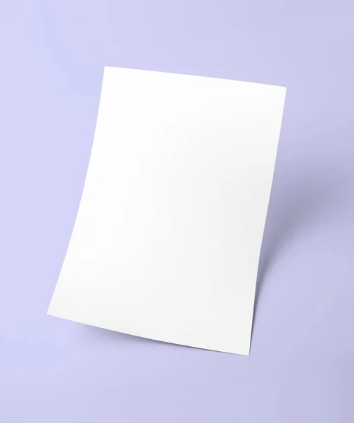 Modelo de papel de documento em branco branco com fundo roxo — Fotografia de Stock