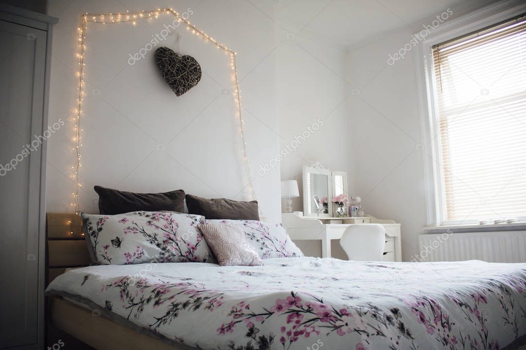 teenager-mädchen schlafzimmer — Stockfoto © DGLimages #129823816 teenager-mädchen schlafzimmer — Stockfoto © DGLimages #129823816