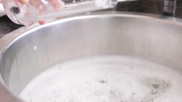 Bulaşık yıkamak — Stok video