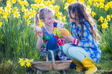 Easter Egg Hunt ekip çalışması