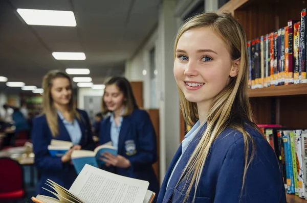 Reading In School Library — Stock Photo, Image