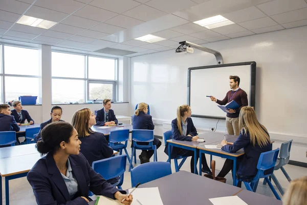 Lección de escuela secundaria — Foto de Stock