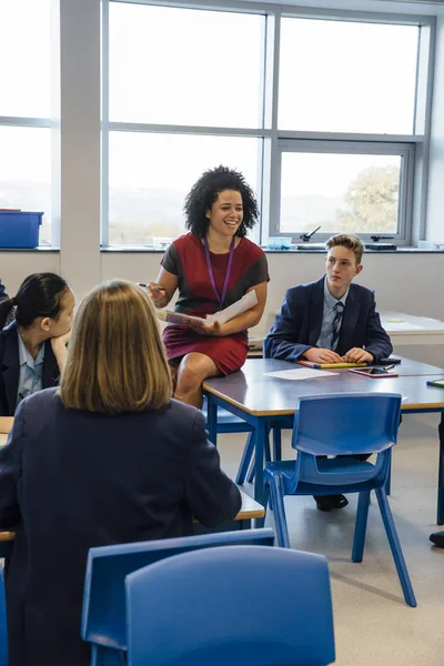 Gelukkig Middelbare School les — Stockfoto