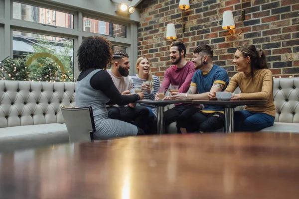 Ponerse al día café — Foto de Stock