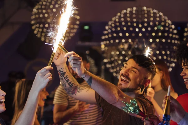 Lighting The Sparklers — Stock Photo, Image