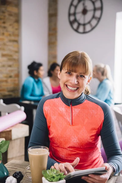 Pausa para el café después del entrenamiento —  Fotos de Stock