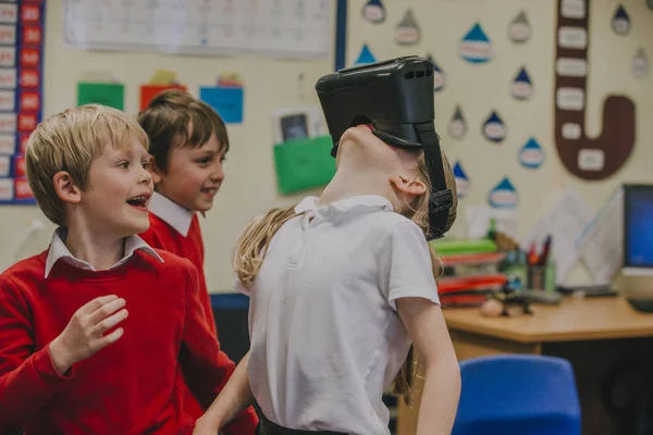 Virtual Reality In The Classroom — Stock Photo, Image