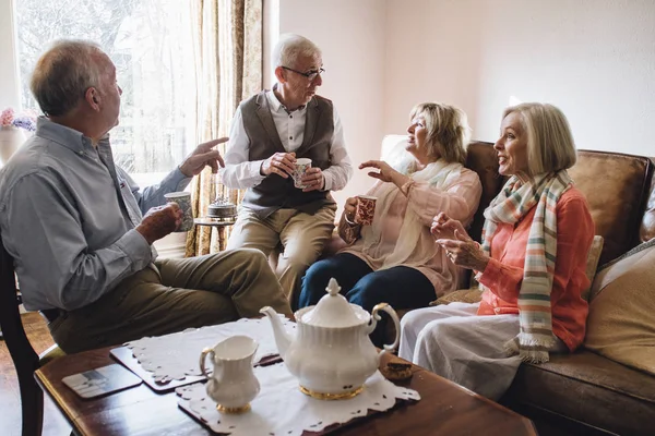 Catching Up Over Tea — Stock Photo, Image