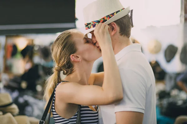 Cute Couple At Queen Victoria Market — Stock Photo, Image