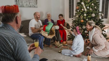 Açılış hediyeleri Noel sabahı