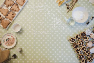 Noel malzemeler ve muamele etmek