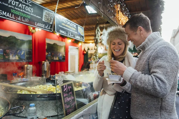 Couple Sharing French Food at Christmas Market — Stock Photo, Image