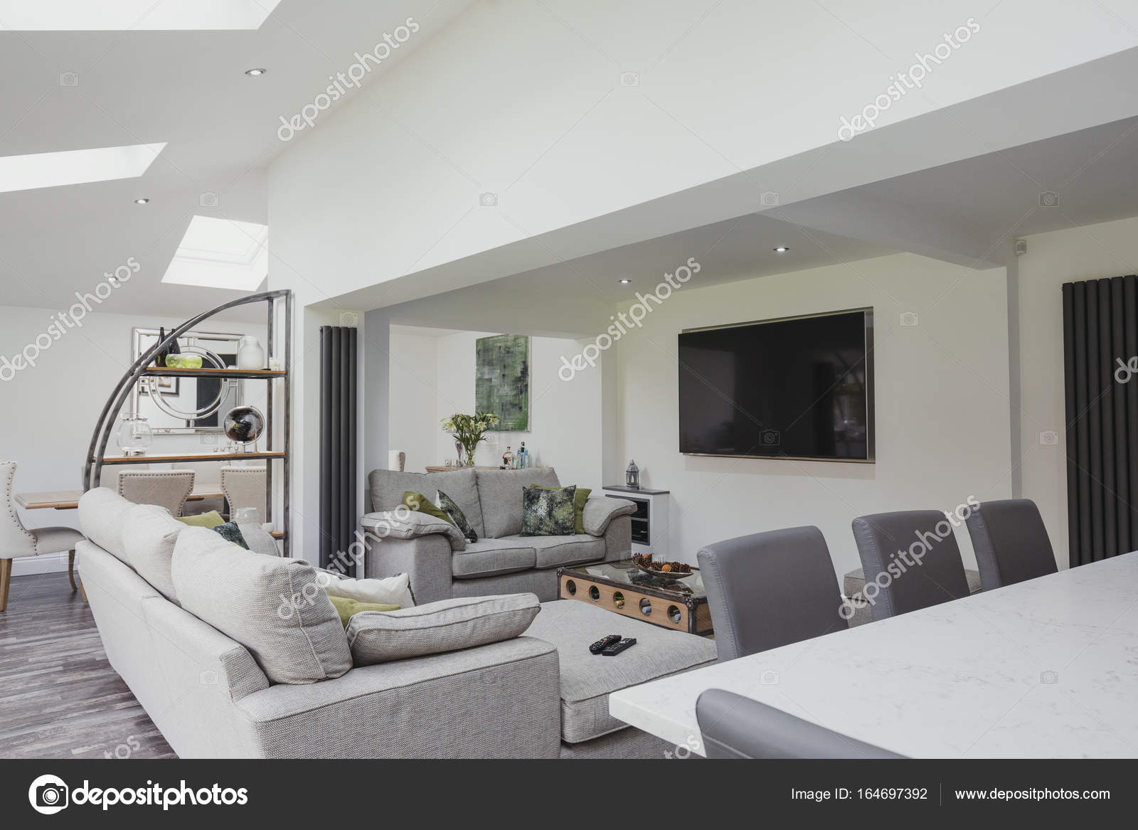 Bellissimo salotto contemporaneo — foto stock © dglimages #164697392 Salotto contemporaneo