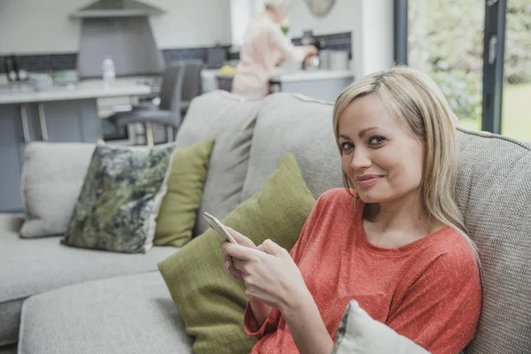 (Inggris) Woman Texting At Home — Stok Foto