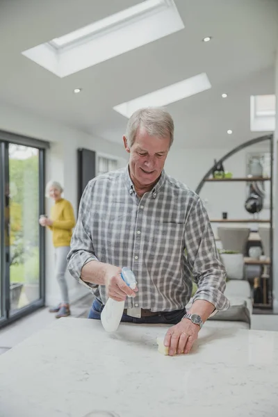 Senior Couple Doing The Housework — Stock Photo, Image