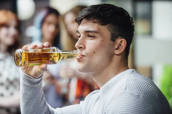 Man Drinking Lager At Social Gathering — Stock Photo, Image