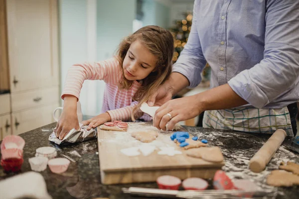 Making Christmas Biscuits With Dad — Stock Photo, Image