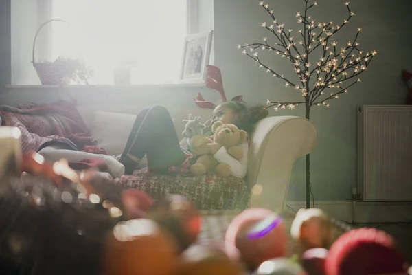 Garotas cansadas na época do Natal — Fotografia de Stock