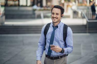 Bin yıllık işadamı Melbourne'de Commuting
