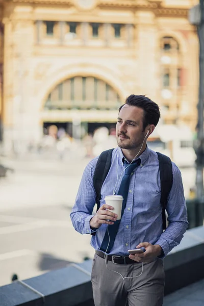 Millennial Empresario Viajando a Melbourne —  Fotos de Stock