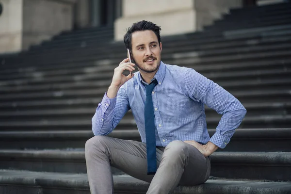 Melbourne telefonda konuşurken Businessma — Stok fotoğraf